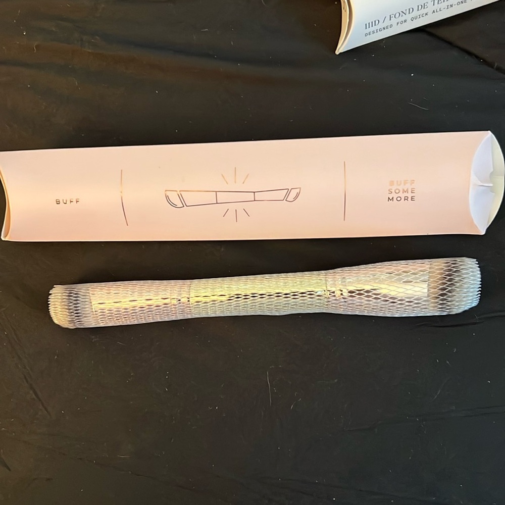 The original Buffy brush NEW never been used. Maskcara beauty(now Seint)